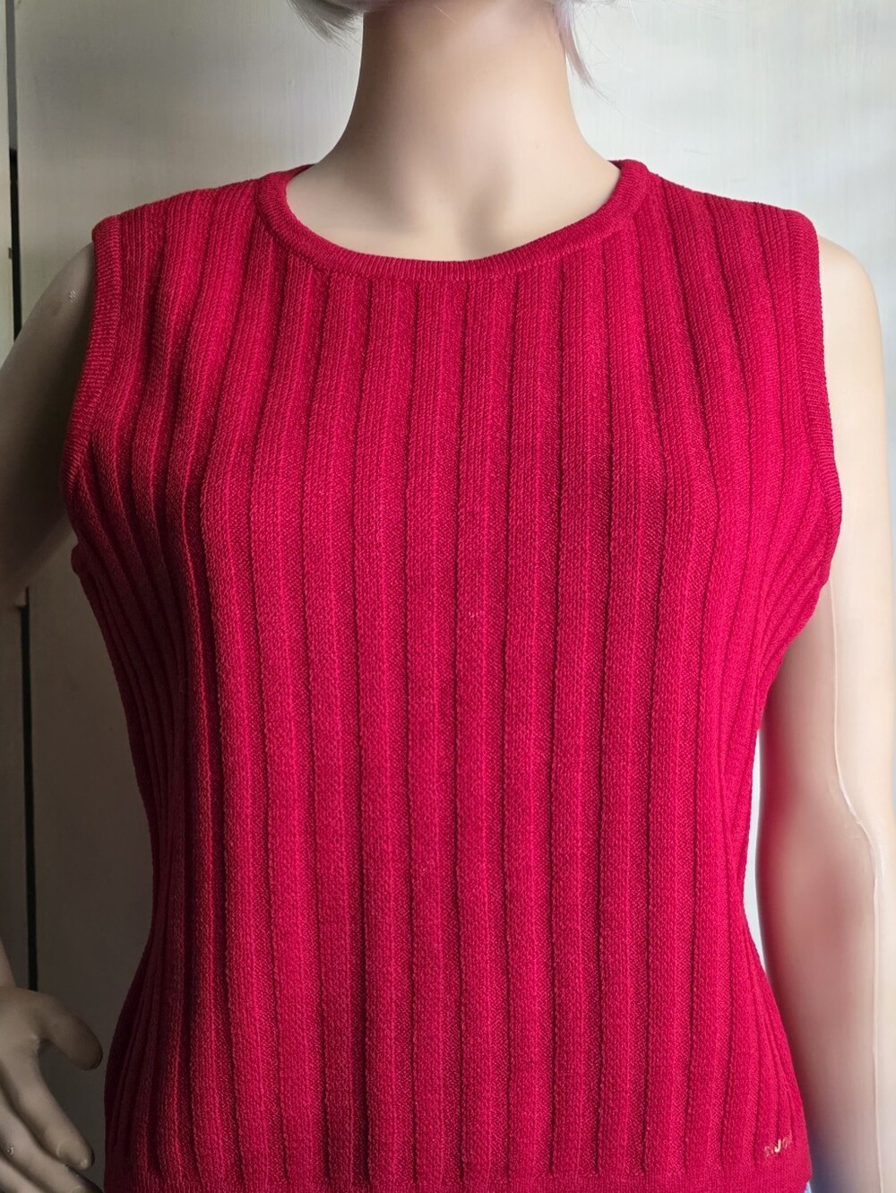 St. John Red Ribbed Wool Blend Sleeveless Knit Shell Top Gold Logo